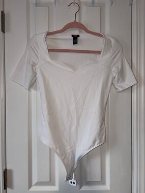 Express White Sweetheart Short-Sleeve Bodysuit